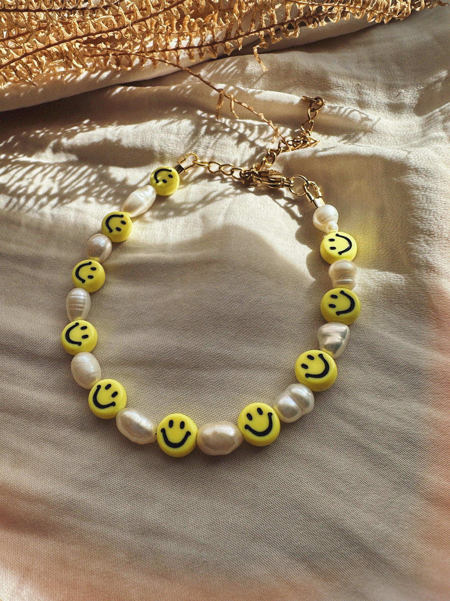 Smileyarmband mit Süßwasserperlen