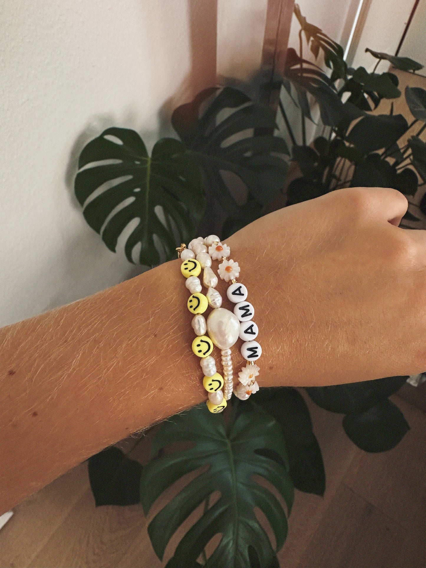 Smileyarmband mit Süßwasserperlen